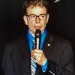 Photo of Lindsay Knight