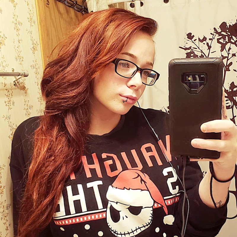 Photo of Samantha Michaud